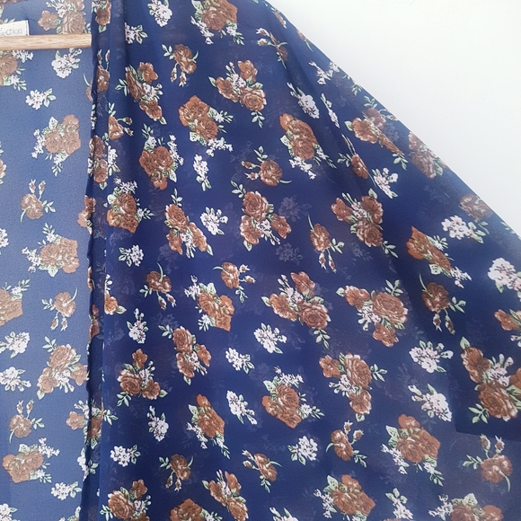 RACHEL & CHLOE Blue Floral Sheer Short Sleeve Kimono - Picture 3 of 7